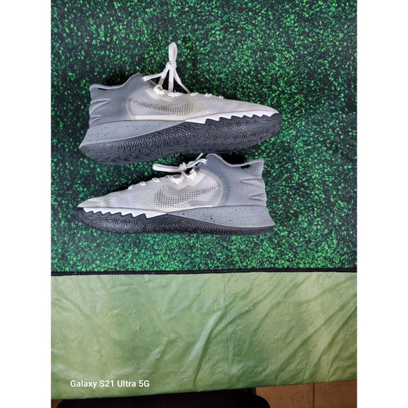 Nike Kyrie Flytrap 5 Mid White Smoke Grey Chrome Sneakers Size 6 Y / DD0340-112 - Picture 7 of 10